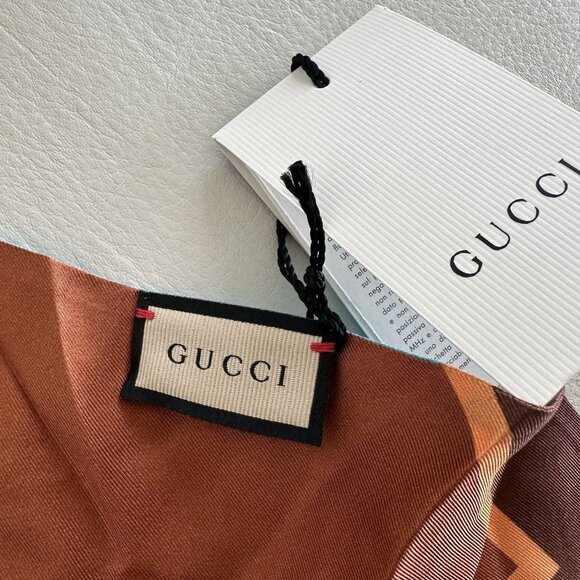 NWT Gucci Lipstick Print Silk Neckbow Multicolor 100% Authentic Blue Brown - Picture 5 of 7